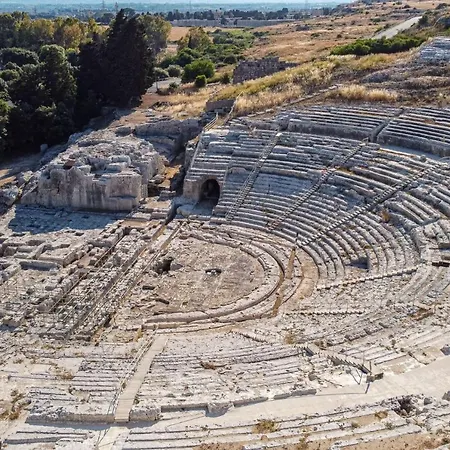 Oda ve Kahvaltı La Trinacria